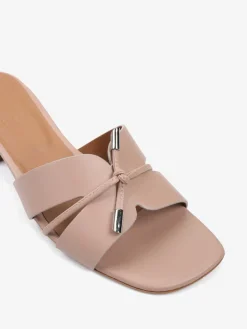 BEŻOWE KLAPKI NA NISKIM OBCASIE HEGO'S Milano