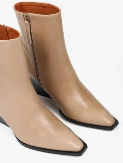 BEŻOWE KOWBOJKI NA ŚREDNIM HEGO'S MILANO