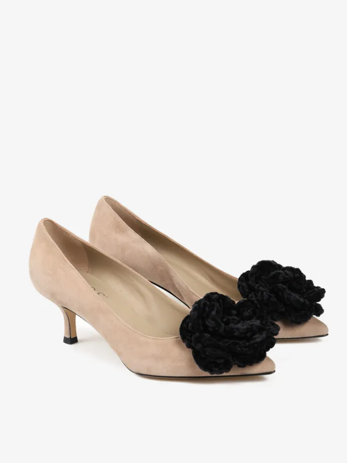 BEŻOWE SZPILKI Z KWIATEM HEGO'S MILANO