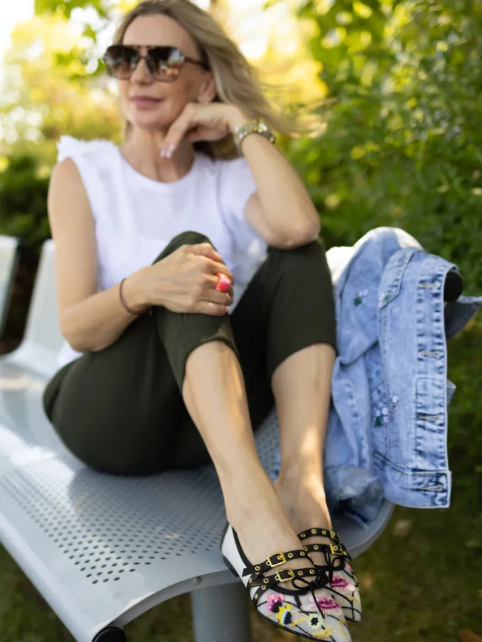 BIAŁE BALERINY Z HAFTEM HEGO'S Milano