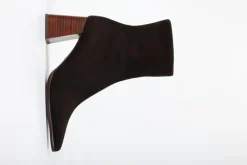 BRĄZOWE BOTKI NA SŁUPKU HEGO'S MILANO