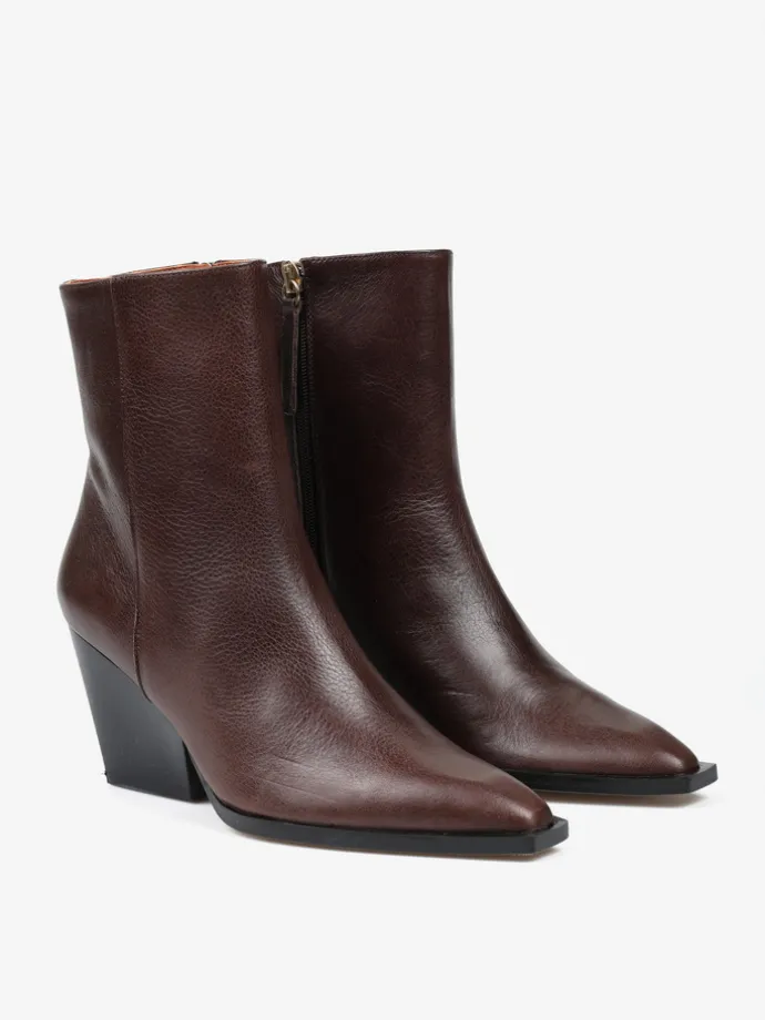 BRĄZOWE KOWBOJKI NA ŚCINANYM OBCASIE HEGO'S MILANO