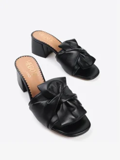 CZARNE KLAPKI NA NISKIM OBCASIE HEGO'S Milano