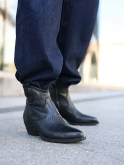 CZARNE KOWBOJKI HEGO'S MILANO