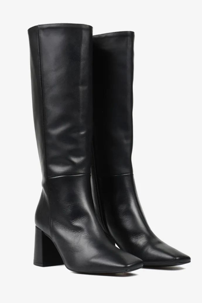 CZARNE KOZAKI NA SŁUPKU HEGO'S MILANO