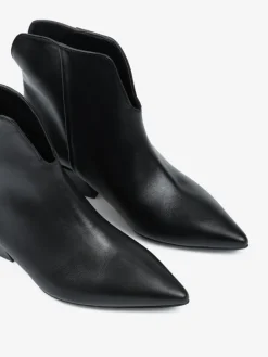 KLASYCZNE BOTKI HEGO'S MILANO