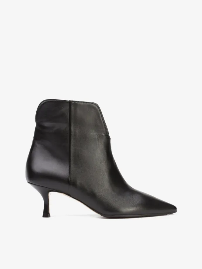 KLASYCZNE BOTKI W SZPIC HEGO'S MILANO