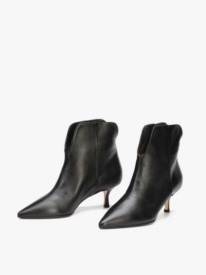 KLASYCZNE BOTKI W SZPIC HEGO'S MILANO