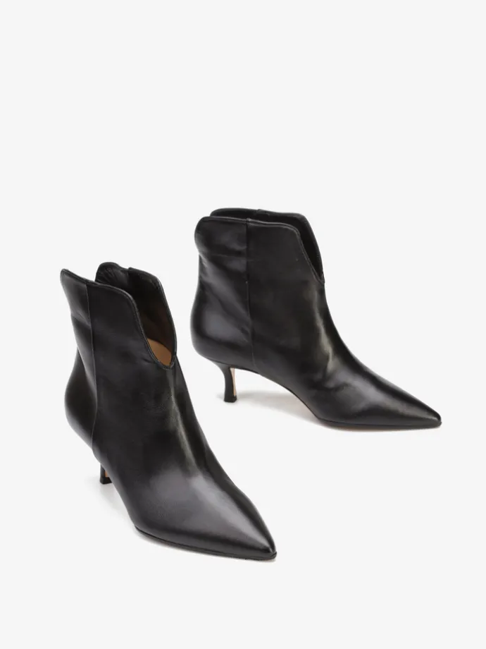 KLASYCZNE BOTKI W SZPIC HEGO'S MILANO