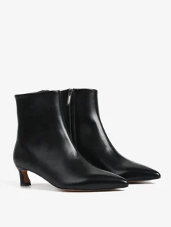 MINIMALISTYCZNE BOTKI NA OBCASIE HEGO'S MILANO