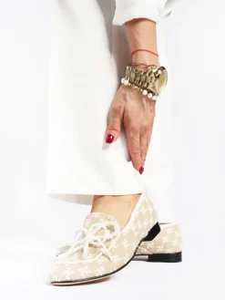 MOKASYNY Z KOKARDĄ Z PEREŁ HEGO'S Milano