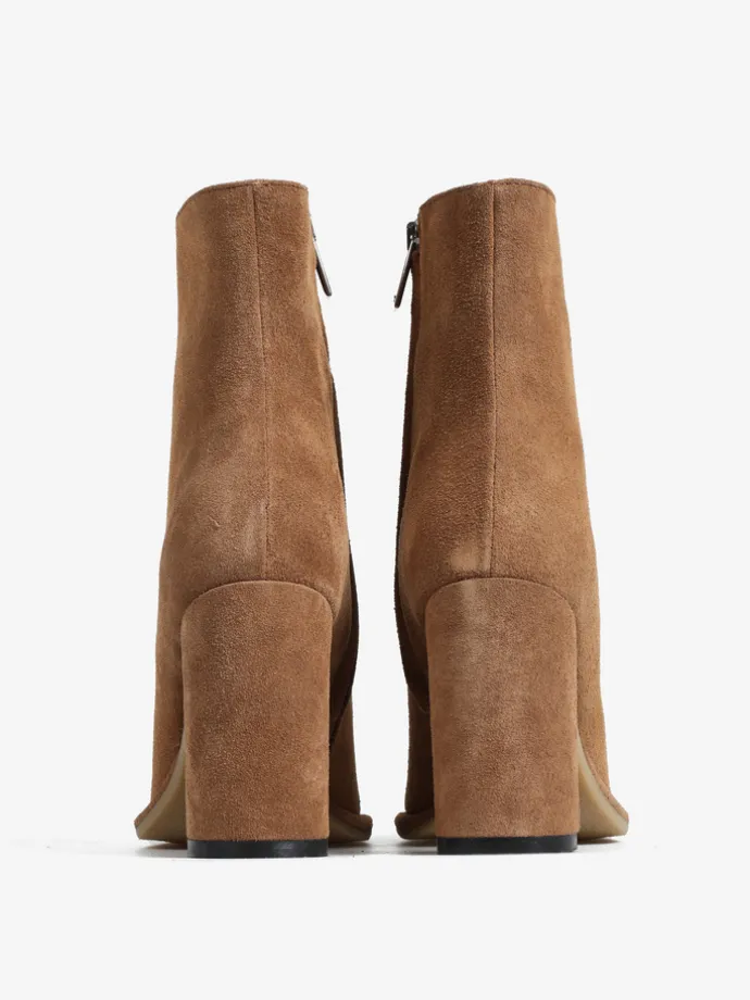 ZAMSZOWE BOTKI NA OBCASIE HEGO'S MILANO