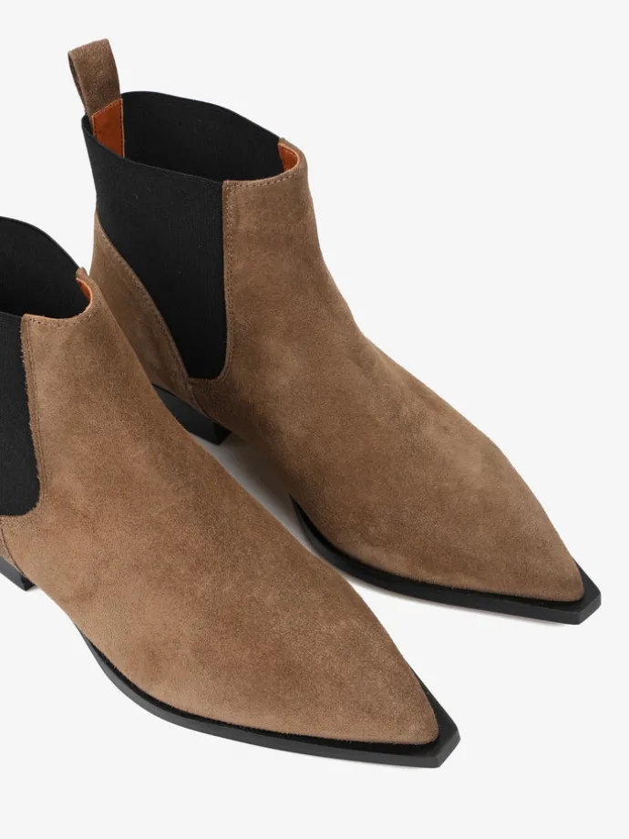 ZAMSZOWE SZTYBLETY NA PŁASKIEJ PODESZWIE HEGO'S MILANO